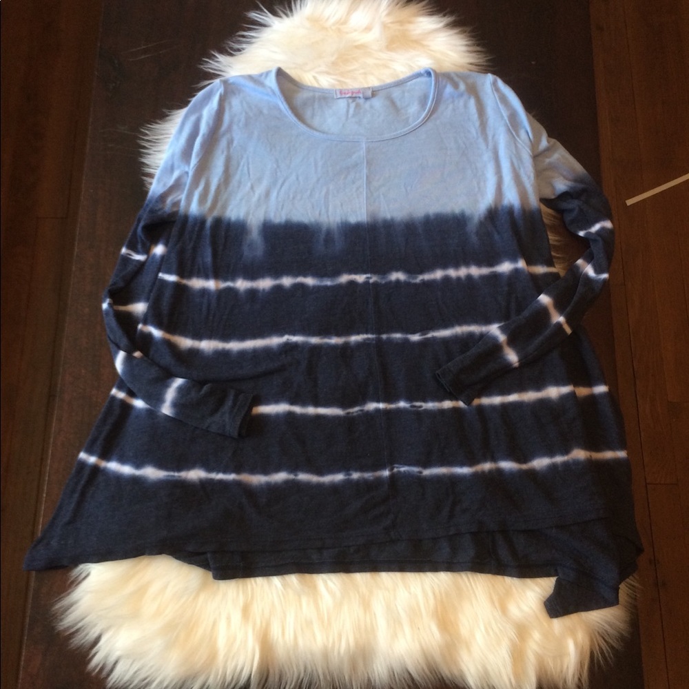 #T51 NWOT Blue tye dye top